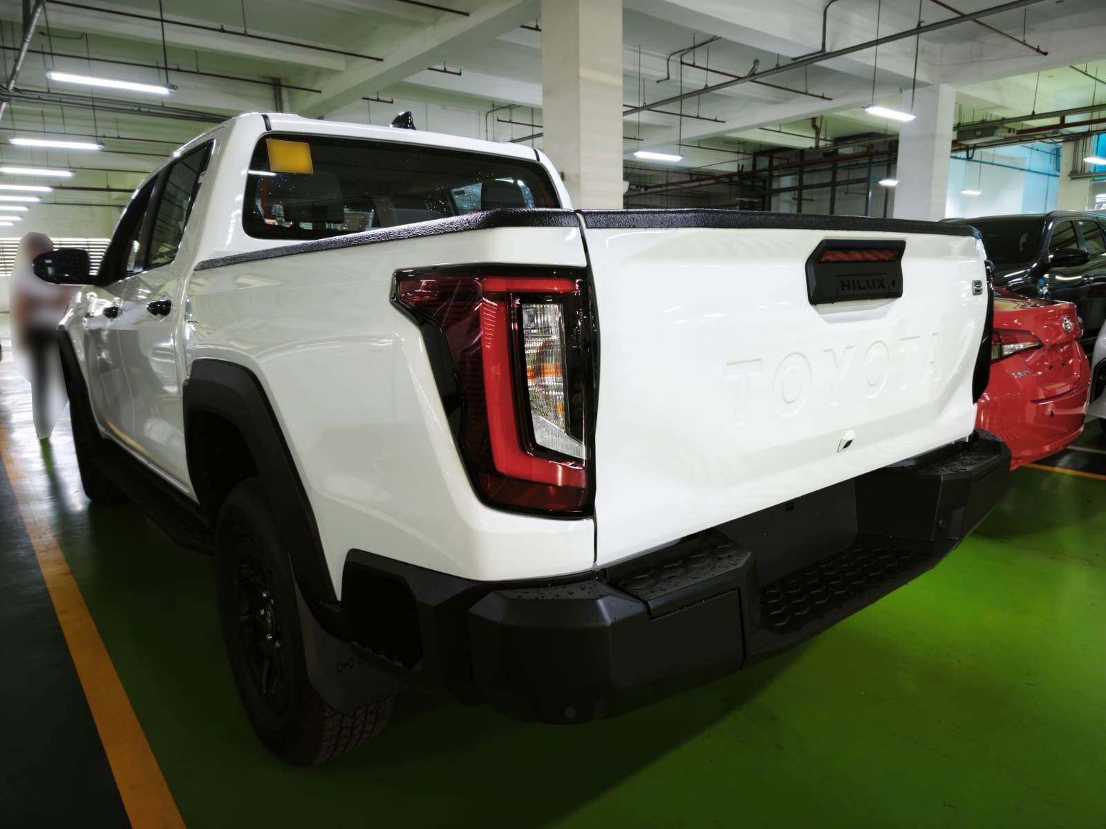 2026 TOYOTA HILUX DOUBLE CAB E 2.8 4WD Manual Transmission White image 4