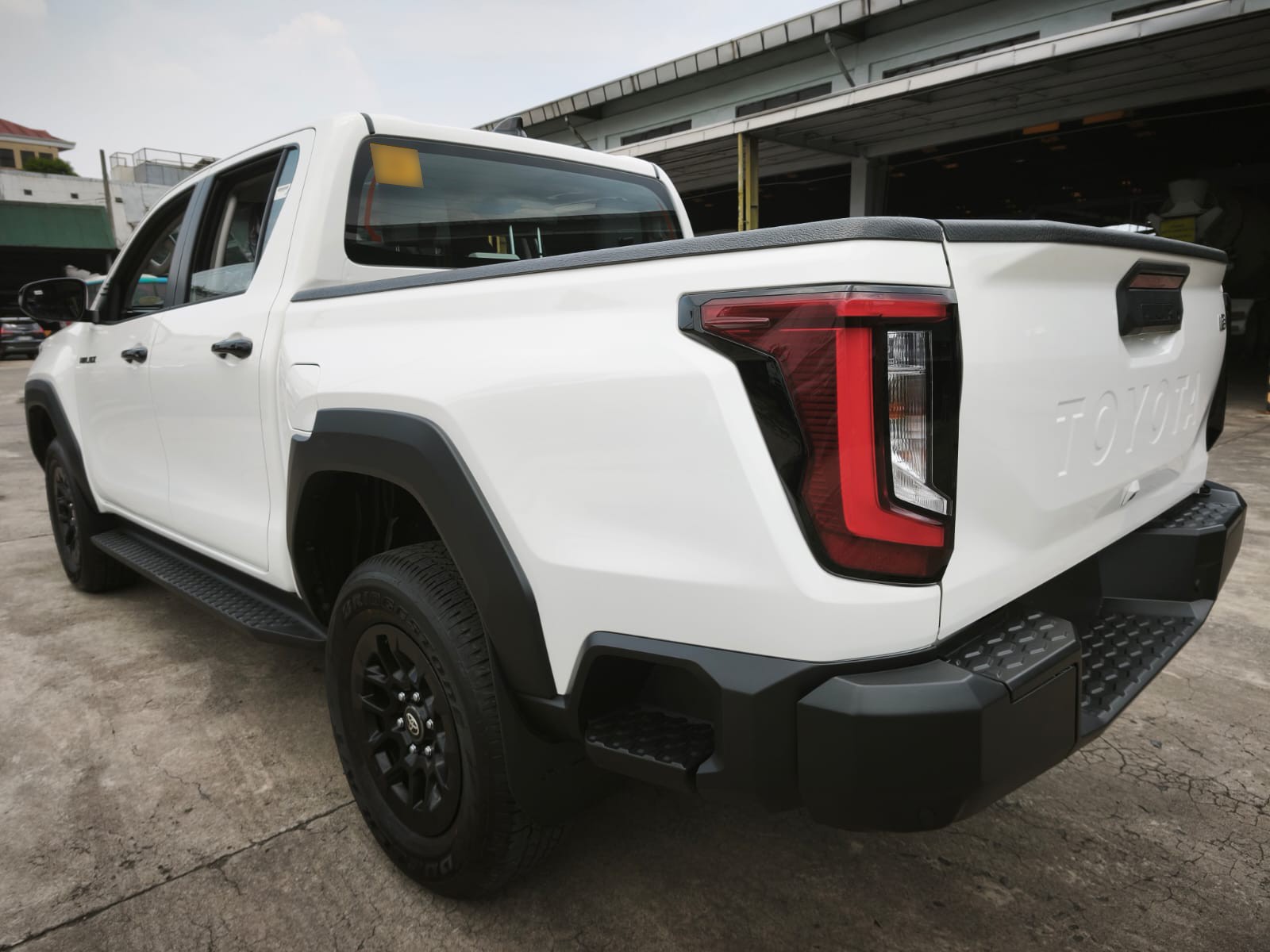 2026 TOYOTA HILUX DOUBLE CAB E 2.8 4WD Manual Transmission White image 3