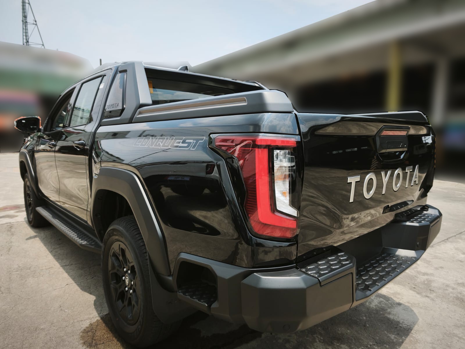 2026 TOYOTA HILUX DOUBLE CAB CONQUEST 2.8 4WD AT Black image 3