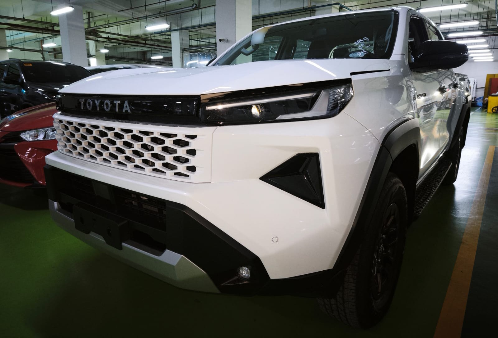 2026 TOYOTA HILUX DOUBLE CAB E 2.8 4WD MT White