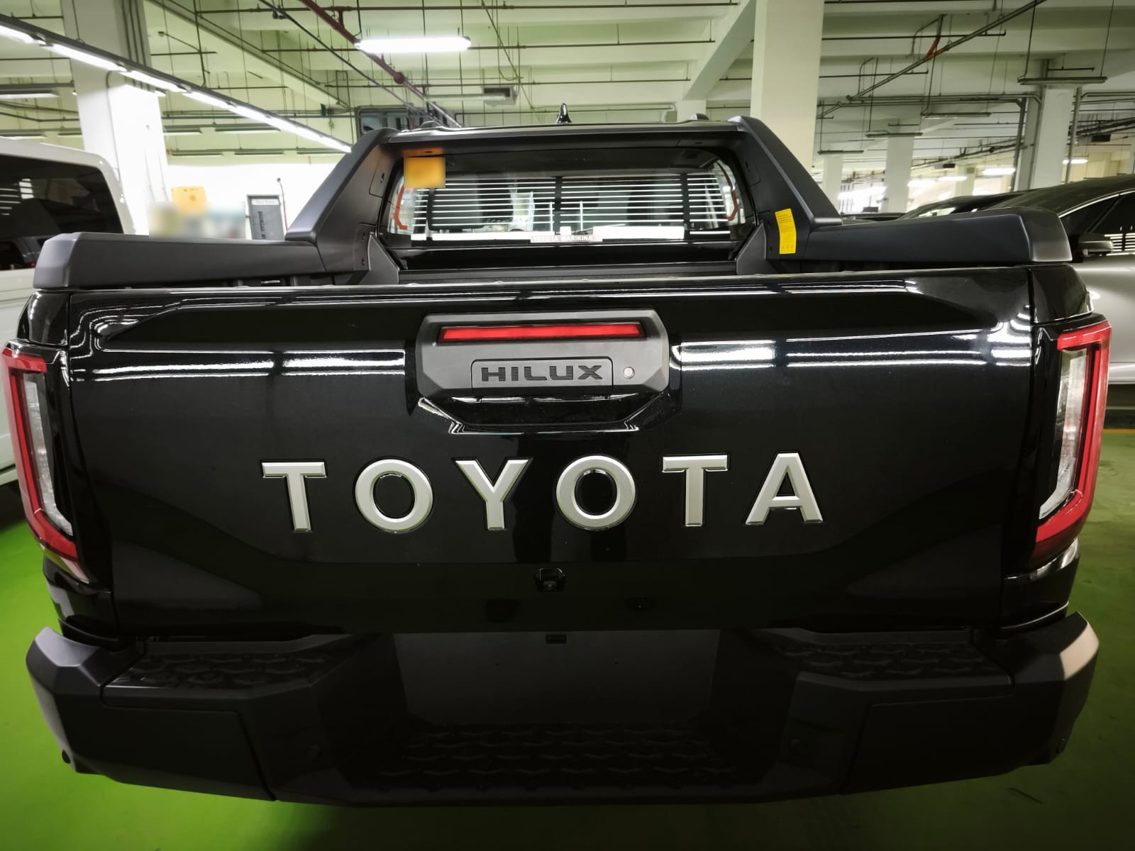 2026 TOYOTA HILUX DOUBLE CAB CONQUEST 2.8 4WD AT Black image 5