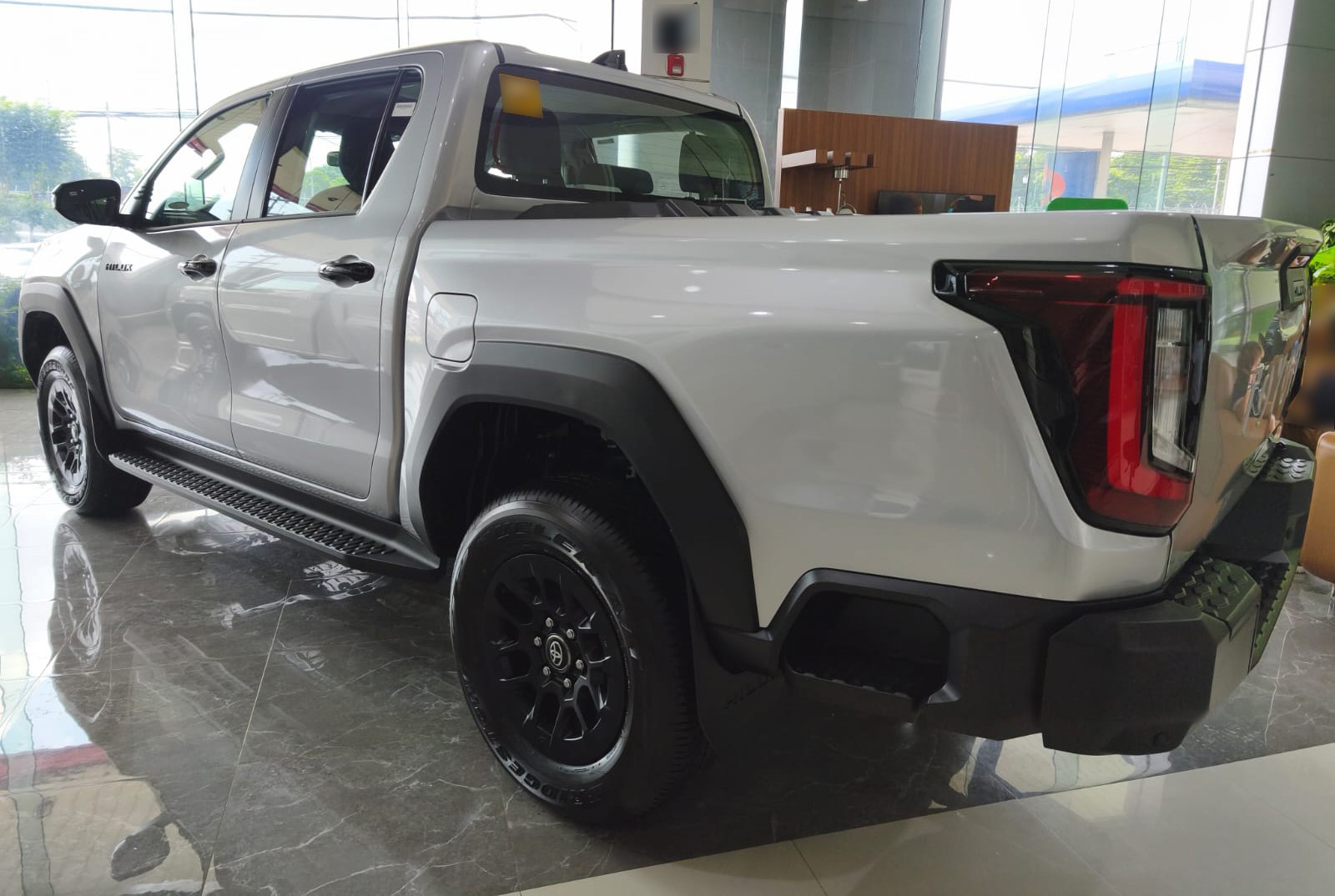 2026 TOYOTA HILUX DOUBLE CAB G 2.8 2WD AT Silver image 3