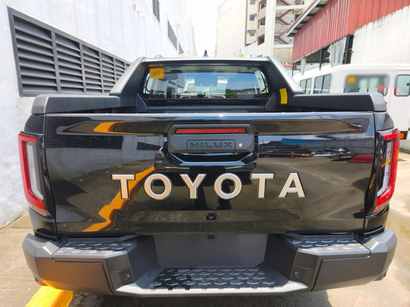 2026 TOYOTA HILUX DOUBLE CAB CONQUEST 2.8 2WD AT Black image 4