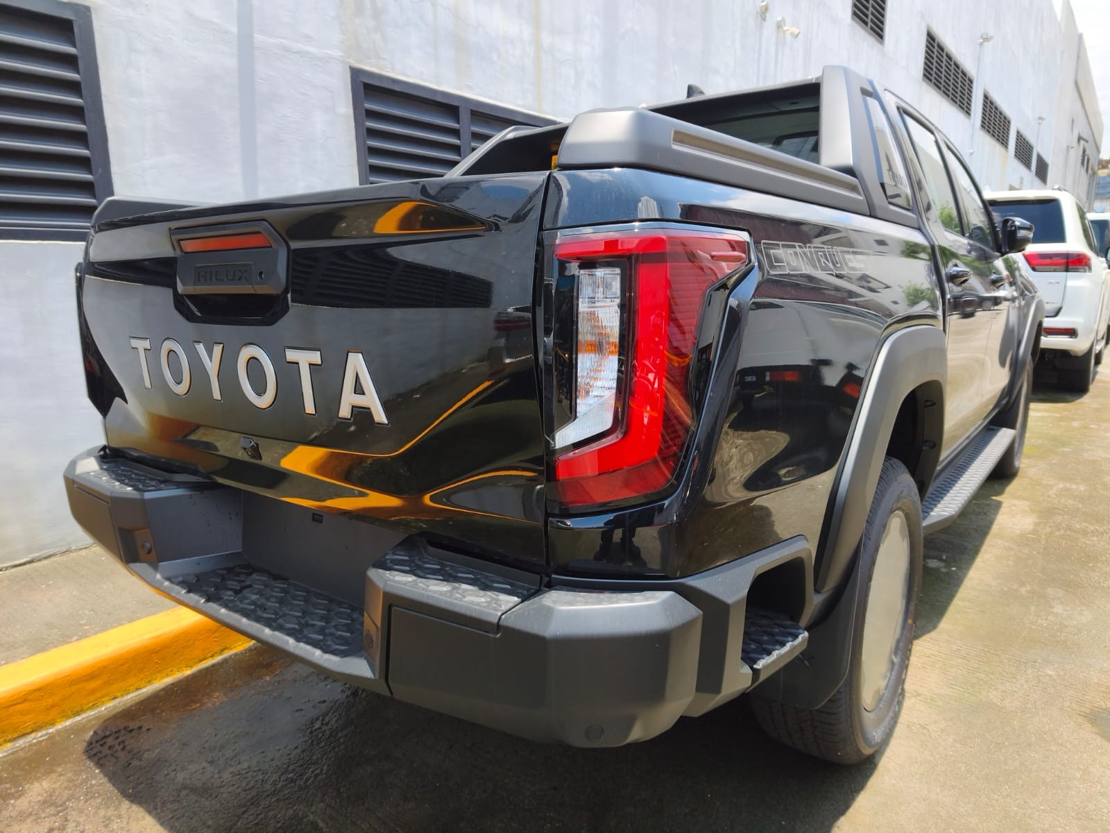 2026 TOYOTA HILUX DOUBLE CAB CONQUEST 2.8 2WD AT Black image 5