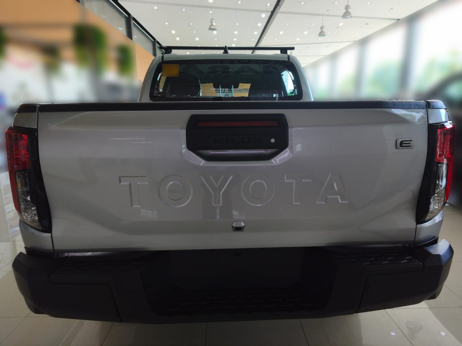 2026 TOYOTA HILUX DOUBLE CAB E 2.8 2WD AT White image 4
