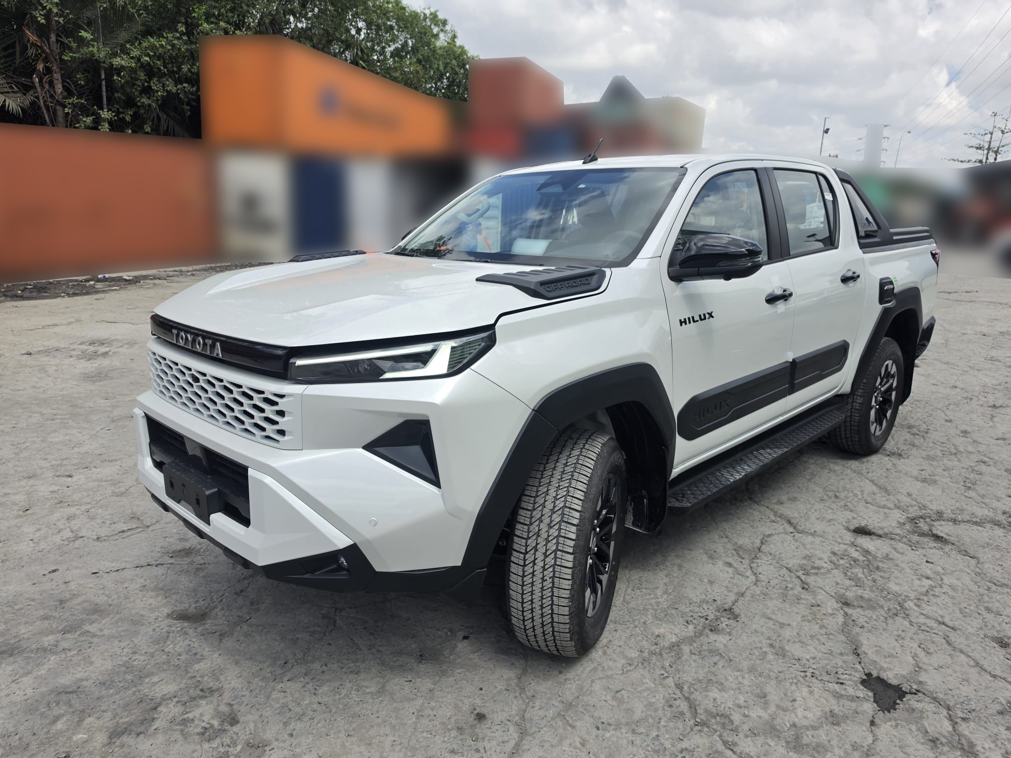 2026 TOYOTA HILUX DOUBLE CAB TRAILHUNTER 2.8 4WD AT White image 2