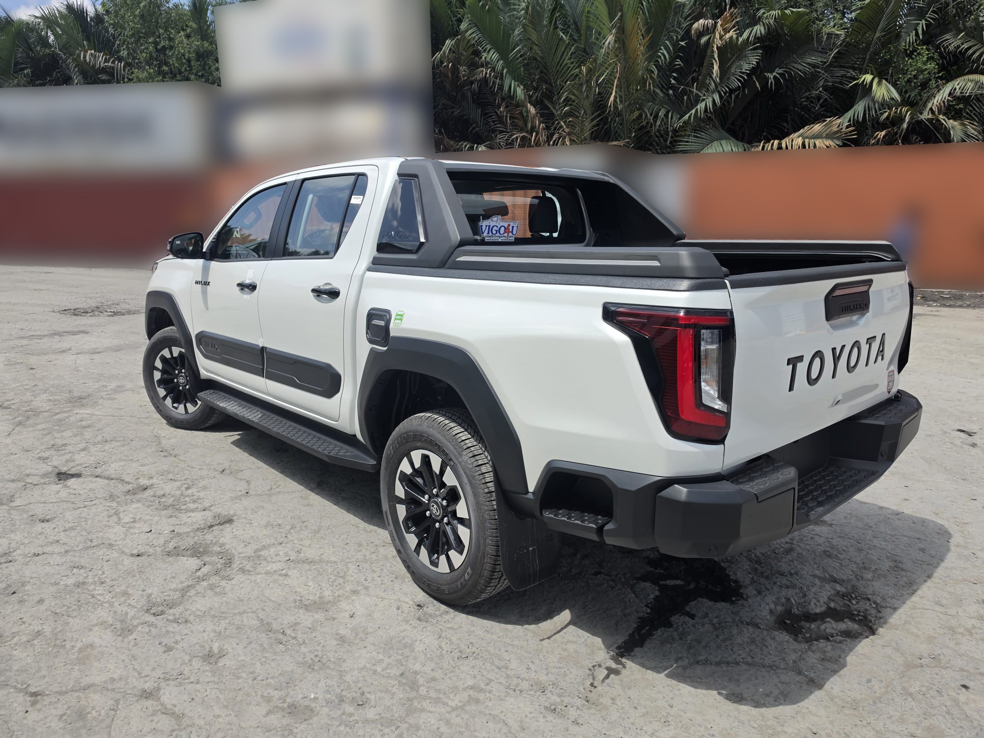 2026 TOYOTA HILUX DOUBLE CAB TRAILHUNTER 2.8 4WD AT White image 4