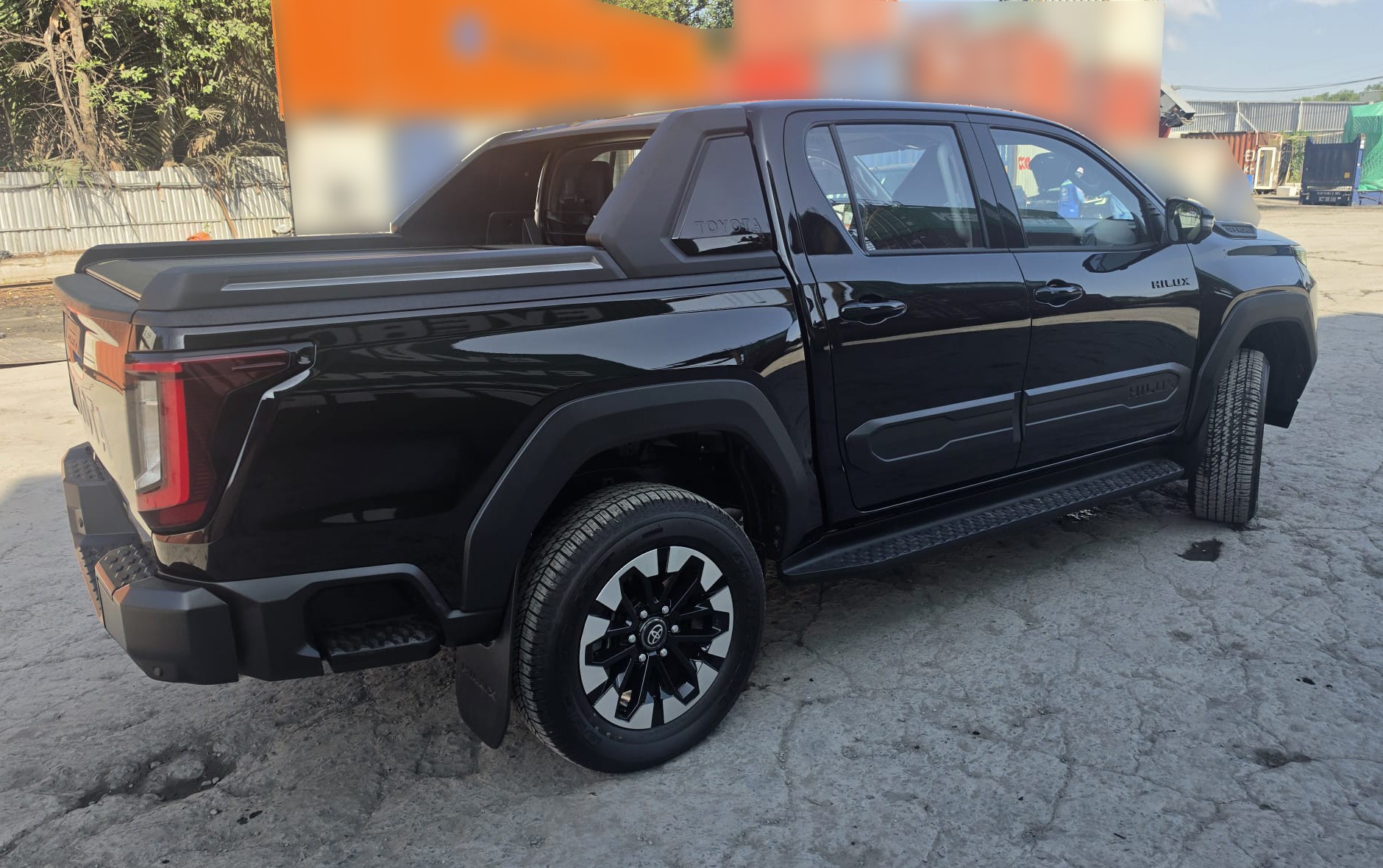 2026 TOYOTA HILUX DOUBLE CAB TRAILHUNTER 2.8 4WD AT Black image 5