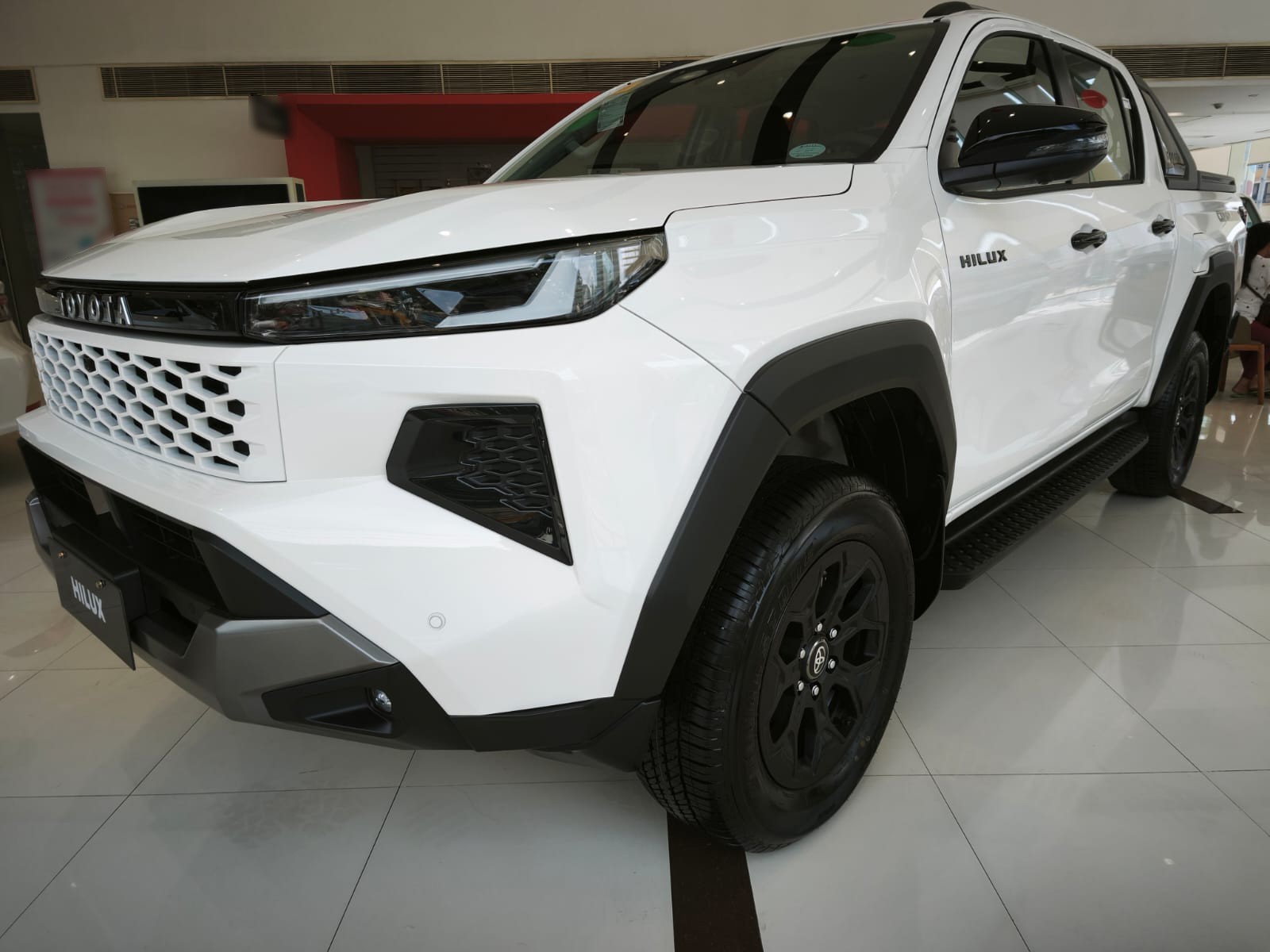 2026 TOYOTA HILUX DOUBLE CAB CONQUEST 2.8 2WD AT White