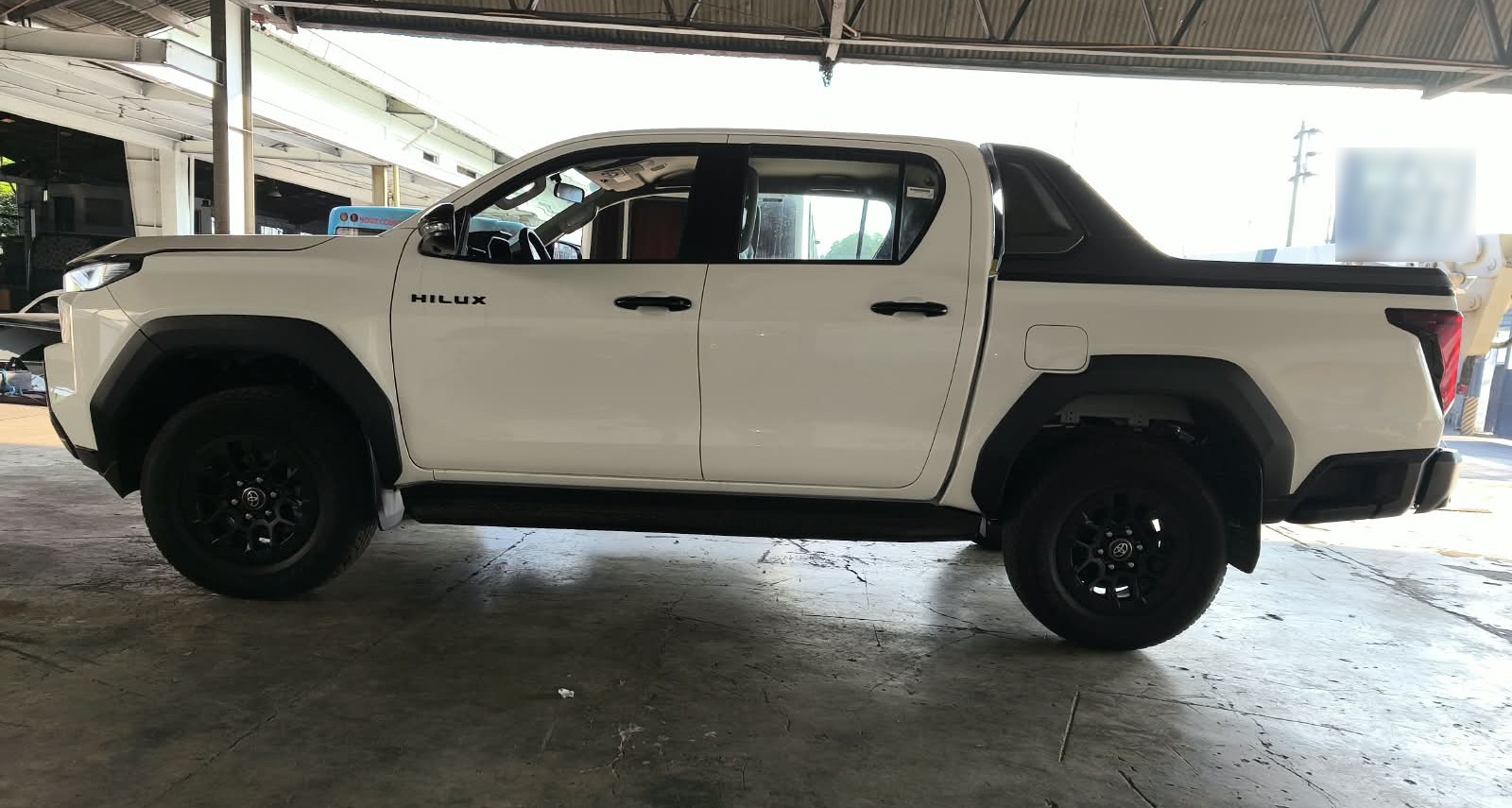 2026 TOYOTA HILUX DOUBLE CAB E 2.8 4WD MT White image 2