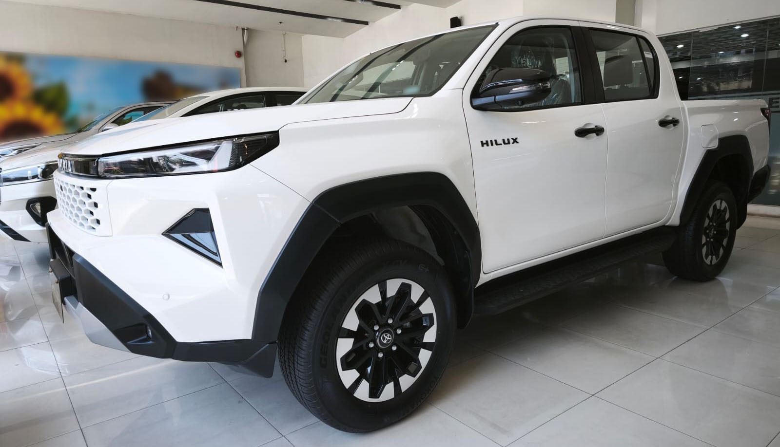 2026 TOYOTA HILUX DOUBLE CAB V 2.8 4WD MT White image 2