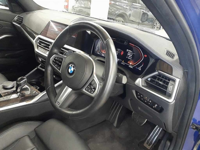 BMW 3 Series 320i M Sport Blue 2020 image 4
