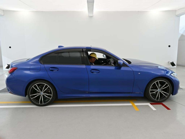 BMW 3 Series 320i M Sport Blue 2020 image 6