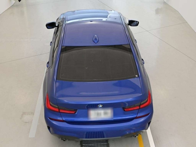 BMW 3 Series 320i M Sport Blue 2020 image 9