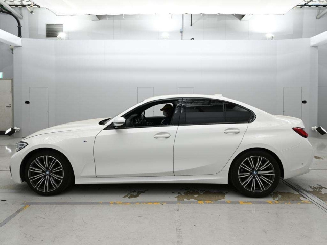 BMW 3 Series 320i White M Sport 2021 image 11