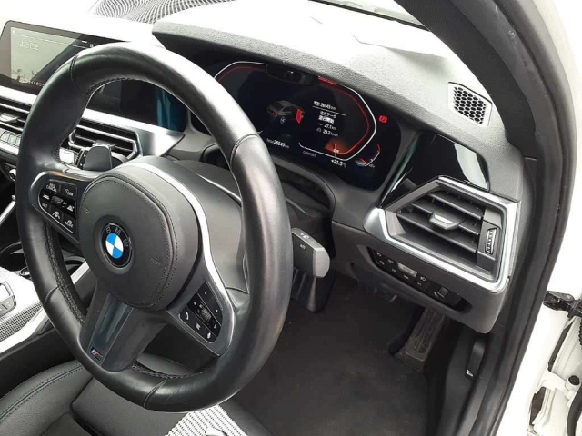 BMW 3 Series 320i White M Sport 2021 image 3