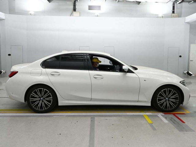 BMW 3 Series 320i White M Sport 2021 image 6