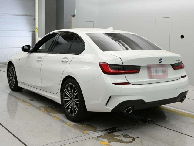 BMW 3 Series 320i White M Sport 2021 image 8