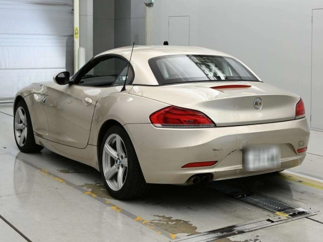 BMW Z4 sDrive23i Highline Package Gold 2010 image 2