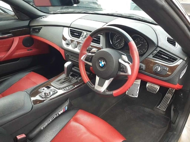BMW Z4 sDrive23i Highline Package Gold 2010 image 3