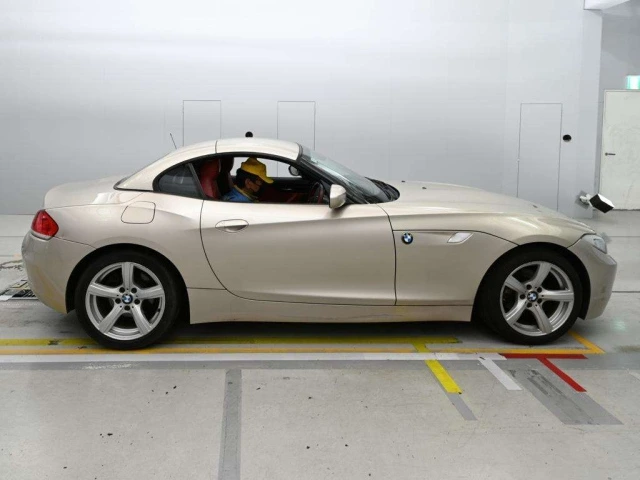 BMW Z4 sDrive23i Highline Package Gold 2010 image 5