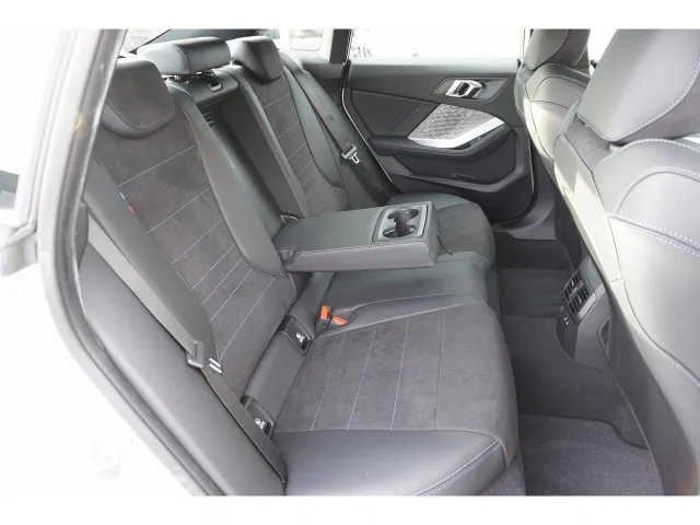 BMW 2 Series 220 M Sport 2025 image 9