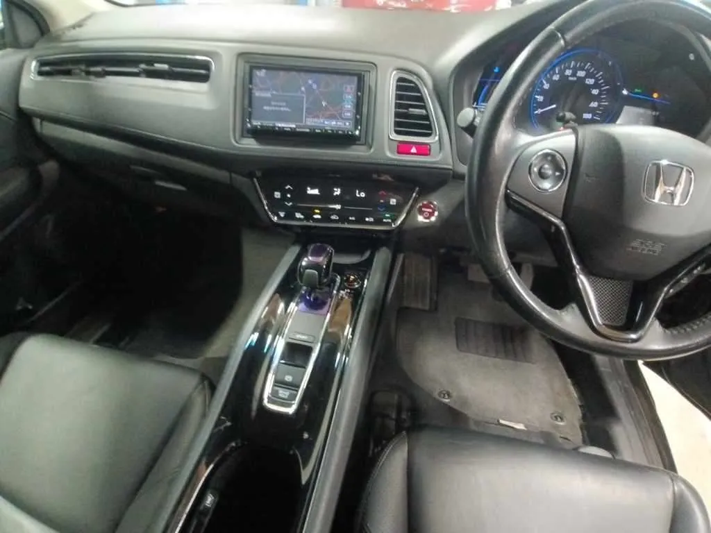 Honda Vezel Hybrid X 4WD Black 2014 image 2