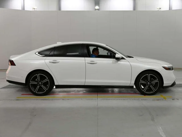 Honda Accord White Pearl 2024 image 7