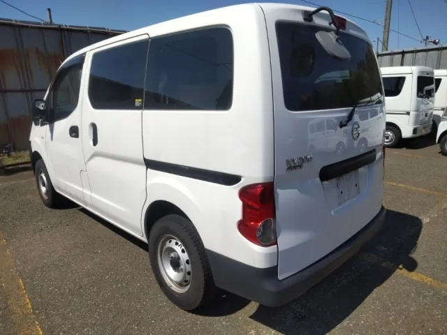 Nissan NV200 White 2021 image 4