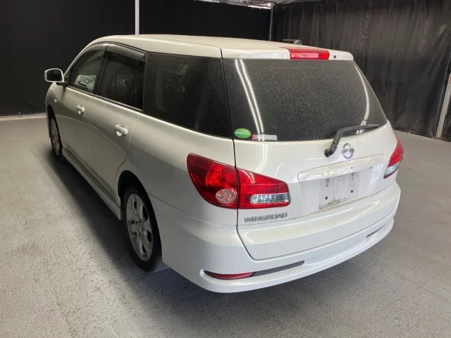 Nissan Wingroad White 2015 image 2