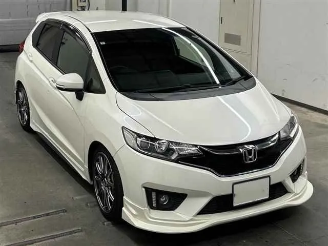 Honda Fit RS White 2014 image 2