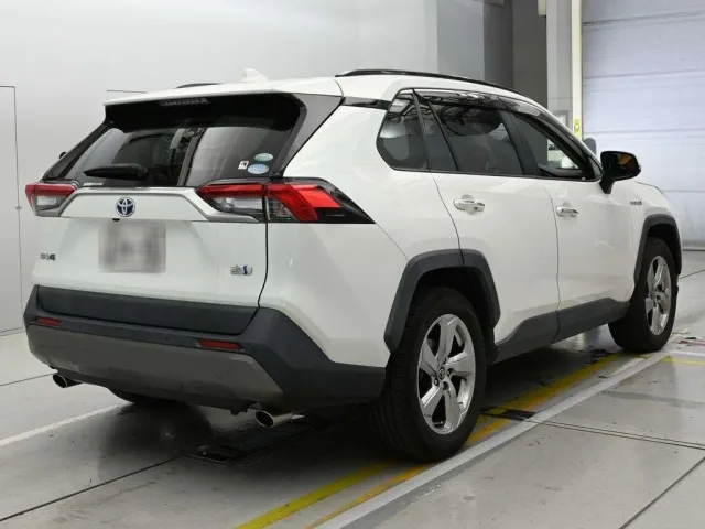 Toyota RAV4 White Hybrid G 4WD 2019 image 3