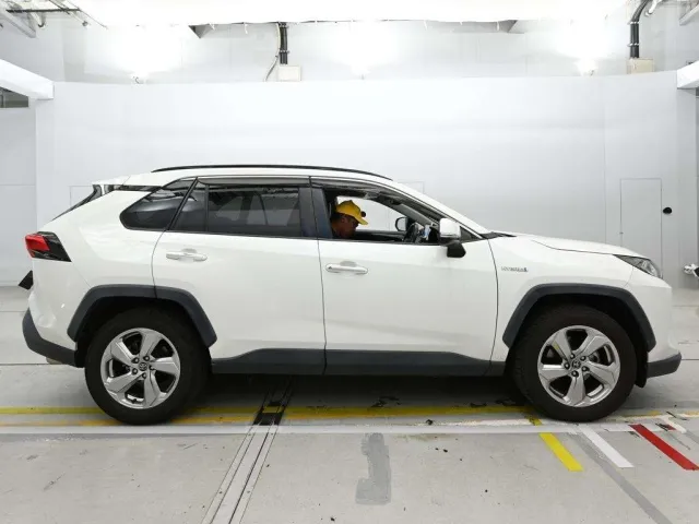 Toyota RAV4 White Hybrid G 4WD 2019 image 4