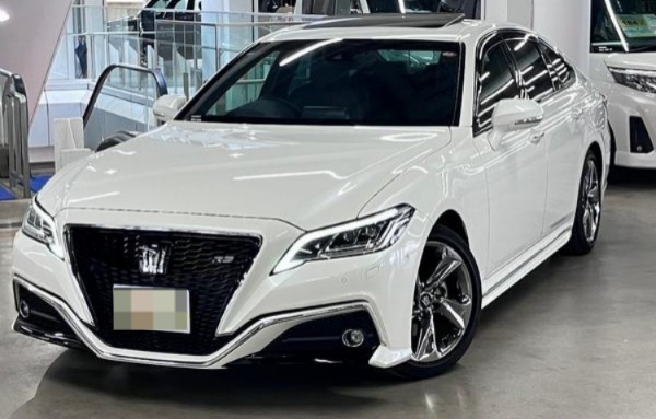 Toyota Crown 2018 Pearl White