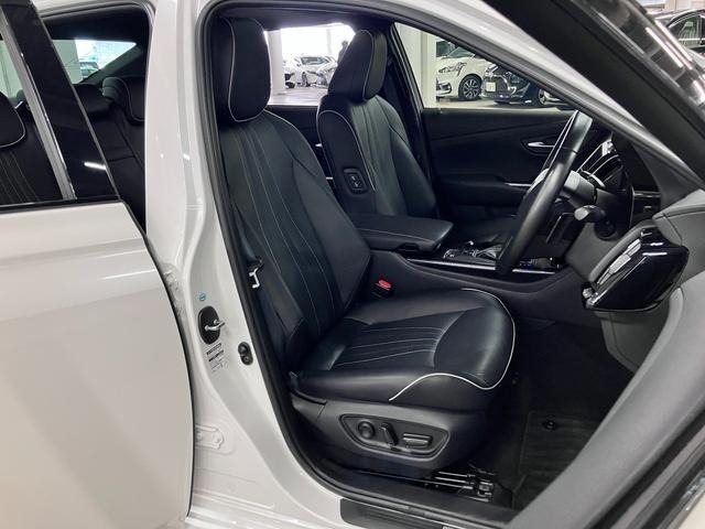 Toyota Crown 2018 Pearl White image 4