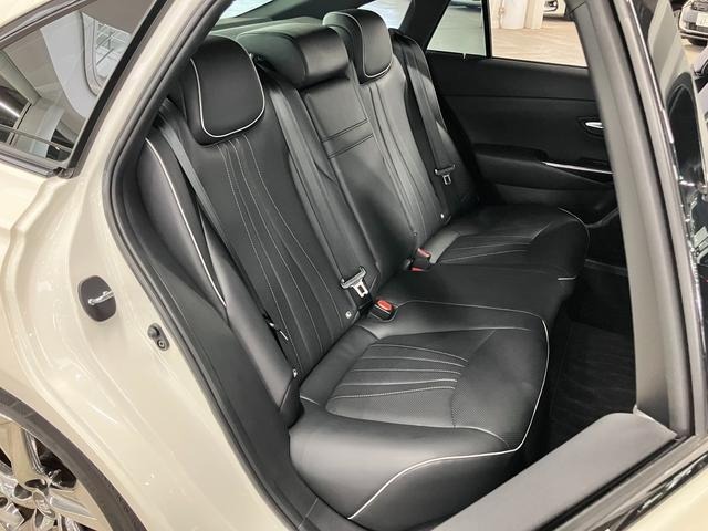 Toyota Crown 2018 Pearl White image 6