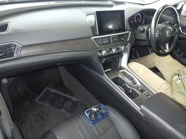 Honda Accord EX Pearl White 2020 image 2