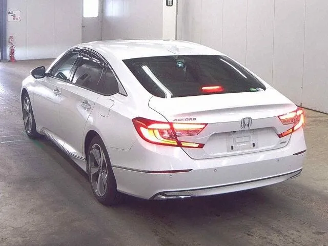 Honda Accord EX Pearl White 2020 image 3
