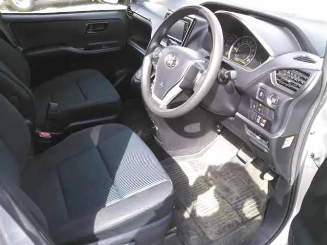 Toyota Voxy X Multi Utility 2020 image 2