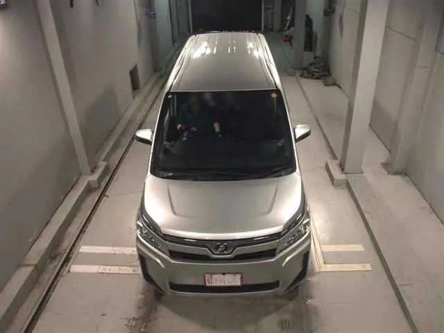 Toyota Voxy X Multi Utility 2020 image 4