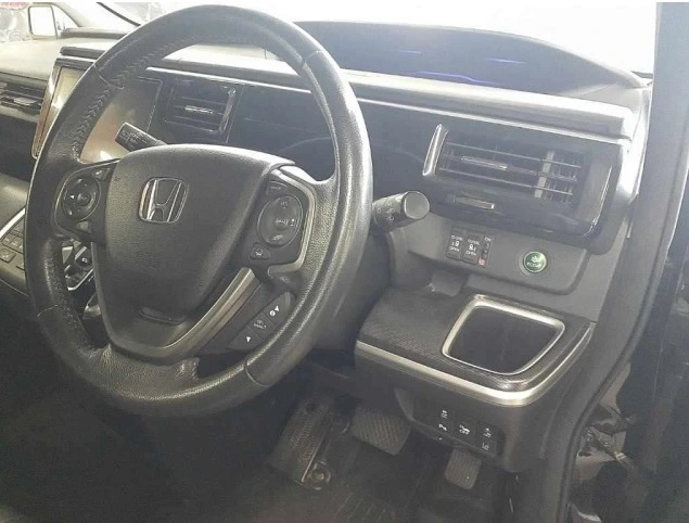 Honda Step Wagon Black 2018 image 2