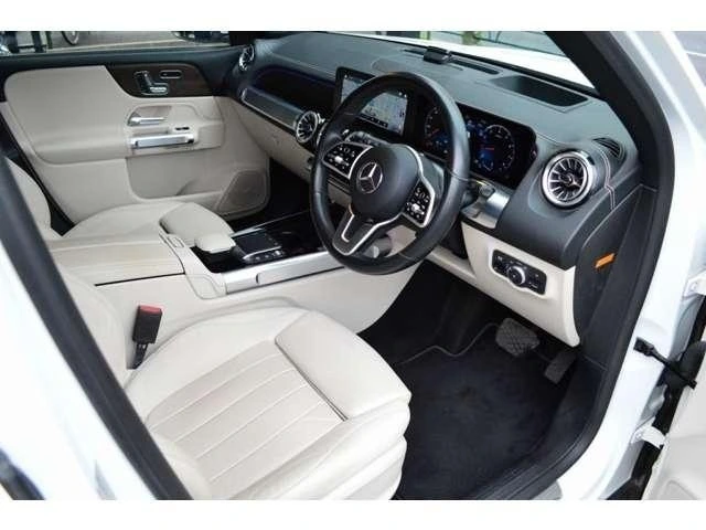 Mercedes-Benz GLB-180 White 2021 image 4