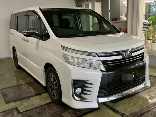 Toyota Voxy 2015 White image 3