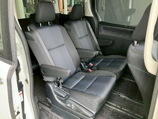 Toyota Voxy 2015 White image 6