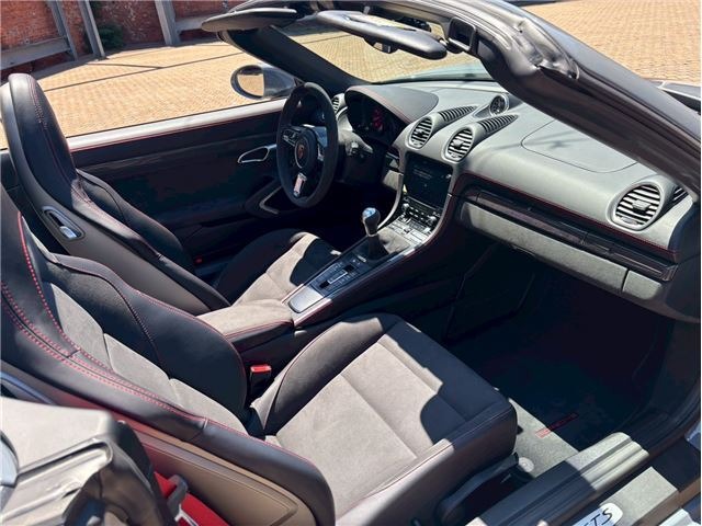 Porsche 718 Boxster GTS 4.0 Gray 2024 image 4