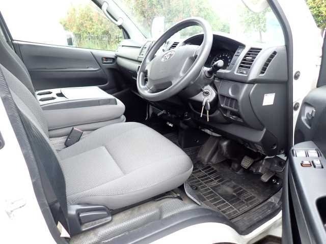 TOYOTA HIACE VAN 2016 image 3