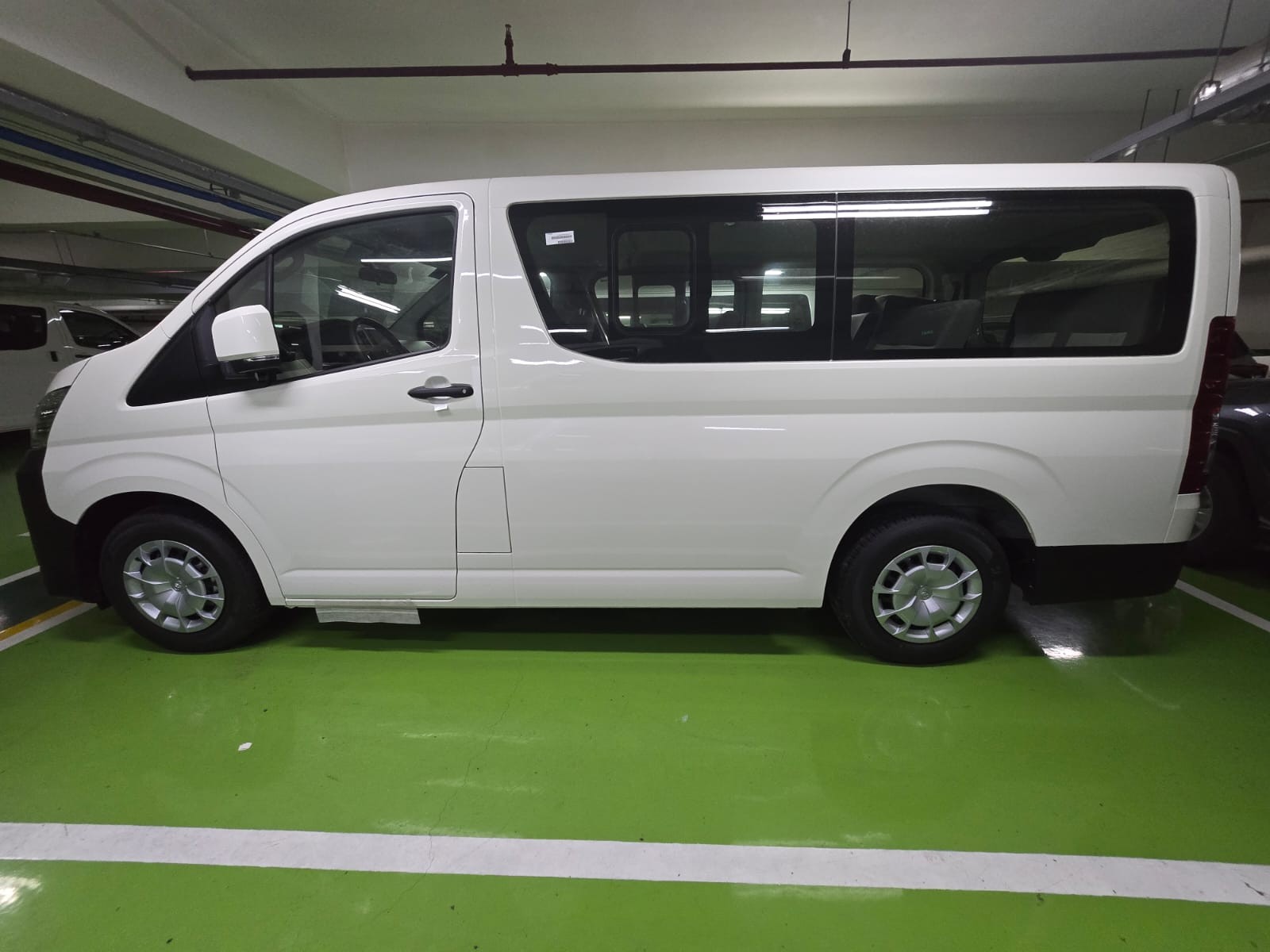 2027 TOYOTA HIACE VAN COMMUTER DELUXE 2.8 2WD MT White image 3
