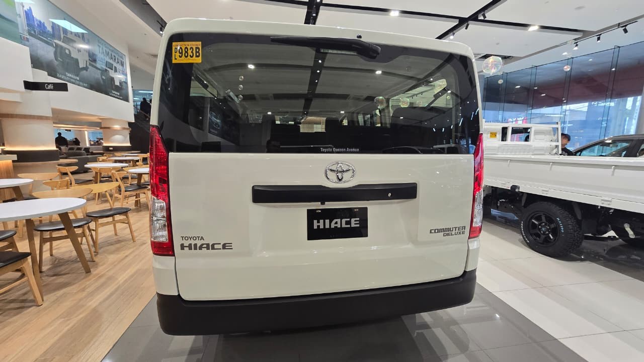 2027 TOYOTA HIACE VAN COMMUTER DELUXE 2.8 2WD MT White image 5
