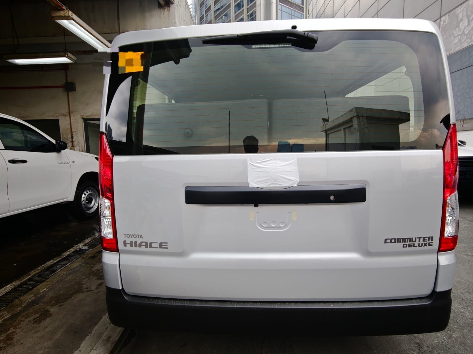 2027 TOYOTA HIACE VAN COMMUTER DELUXE 2.8 2WD MT White image 5