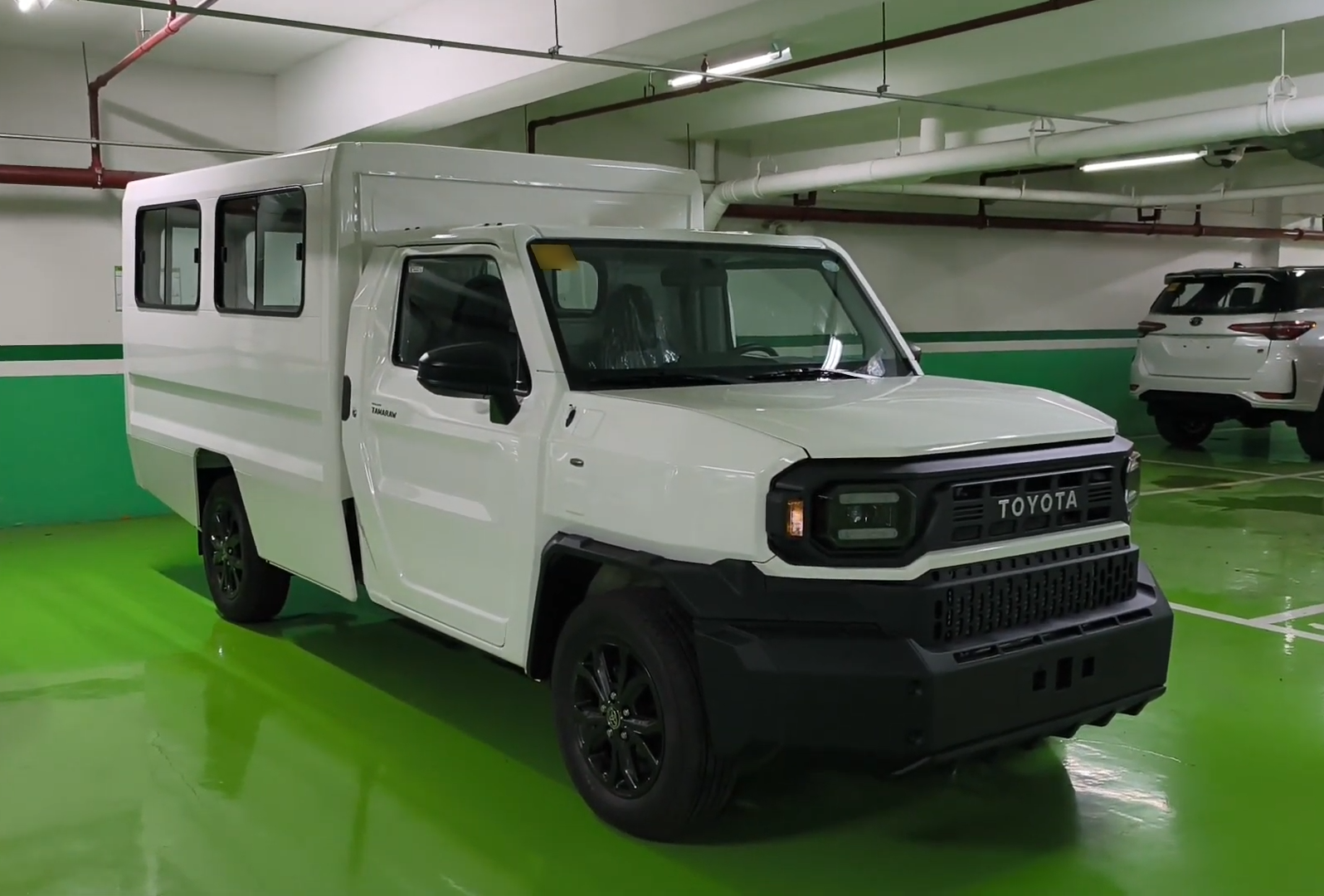2027 TOYOTA TAMARAW VAN GL Utility Van 2.4 2WD AT White image 4